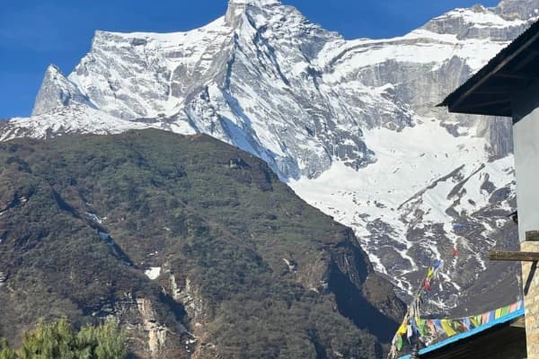 everest base camp trek in april